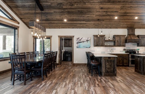 Island Park Cabin | Private Hot Tub | Luxury Cabin in the Mountains | Minutes to Yellowstone