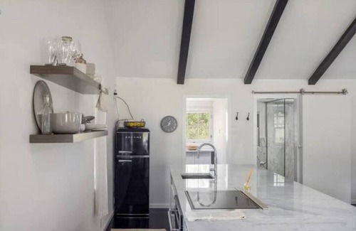 Claverack-Red Mills Cottage | Private hot tub + Modern Cottage