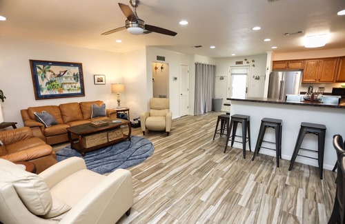 Galveston House | Private Hot Tub Oasis/Comfy Home 6 Min Dr to Beach