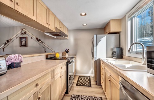 Warrior's Mark West House | Private Hot Tub, Trails, Views, Ski-In/Out, EV Charger - Slopeside Retreat
