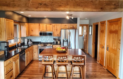 Summit Cove House | Private hot tub, Trails, Deck, Incredible views !