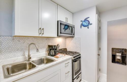 Ocean City Apartment | Private Hot Tub Fort Walton Beach Bungalow!