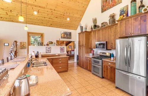 Show Low House | Private Hot Tub Vernon Cabin on 30 Forested Acres