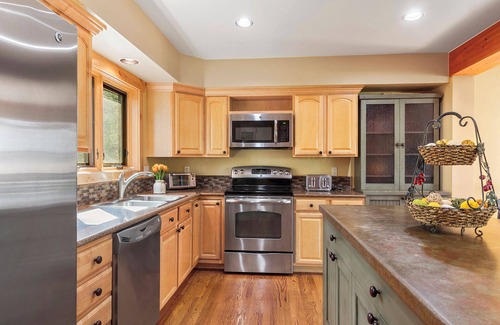 Woodmoor House | Private Hot Tub with Spectacular Views of Breckenridge 3 Bed/2 Bath Townhome!
