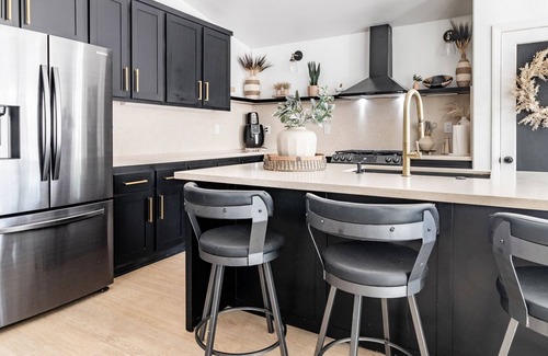 Lake Elsinore House | Private house AND Guest House with an entertainment kitchen and backyard!