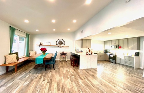 Northwest Anaheim House | PRIVATE HOUSE ♡ COCKTAIL POOL🎈11 MINS TO Disneyland