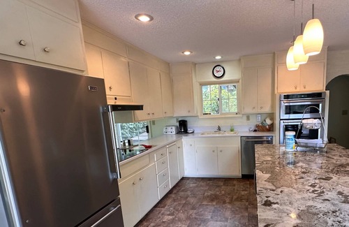 Maple Heights-Lake Desire House | Private house, dock, fishing, swimming, 5 watercraft, hiking trails and wildlife