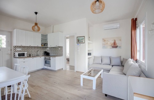 Voula Villa | Private house - Garden - Glyfada.