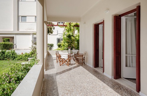 Voula Villa | Private house - Garden - Glyfada.