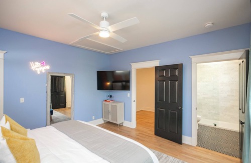 East End House | Private House in East Nashville: 5 Kings & 1 Queen, Prime Walkable Location