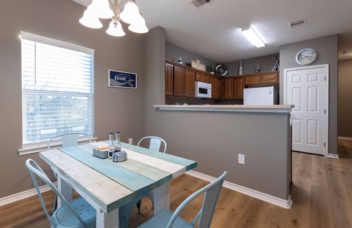 Dickinson House | Private House In San Leon. Fish, Relax, Repeat Modern Bay Getaway