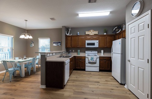 Dickinson House | Private House In San Leon. Fish, Relax, Repeat Modern Bay Getaway