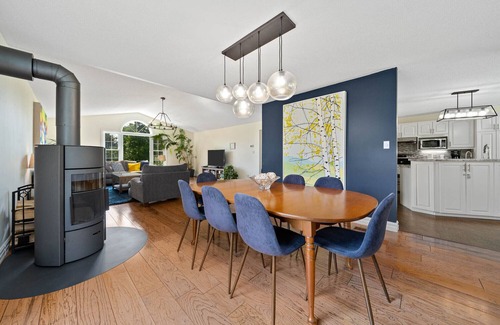 Picton House | Private House near Sandbanks on acreage with resort like feel