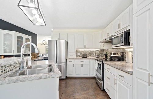 Picton House | Private House near Sandbanks on acreage with resort like feel
