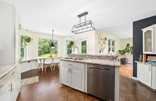 Picton House | Private House near Sandbanks on acreage with resort like feel