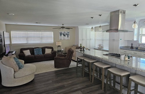 El Lago House | Private house, sleeps 8-10, close to Kemah Boardwalk, the Bay & Clear Lake