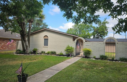 El Lago House | Private house, sleeps 8-10, close to Kemah Boardwalk, the Bay & Clear Lake