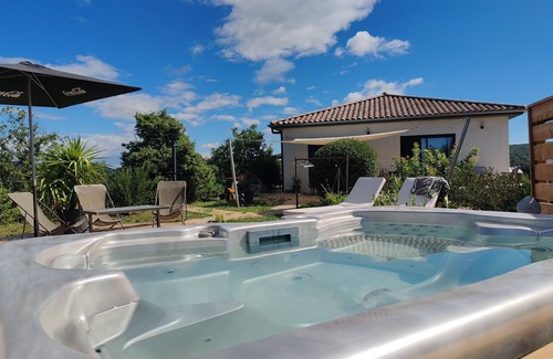 Lagorce House | Private house with jacuzzi