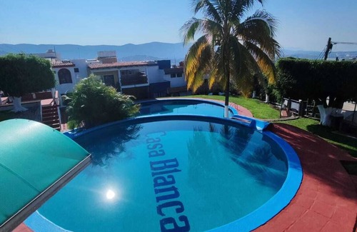 Tres de Mayo House | Private house with pool and panoramic view, Burgos Bugambilias
