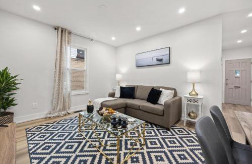 Woodbine Heights Apartment | Private House with parking & steps to subway