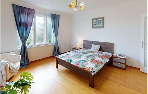 Velvary Villa | Private House with Sauna, Jacuzzi and Hawaiian Hothouse Spa