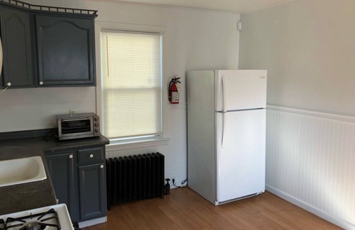 Perth Amboy House | Private house with 3 bedrooms and 1 bathroom and free parking convenient to NYC Manhattan bus and train
