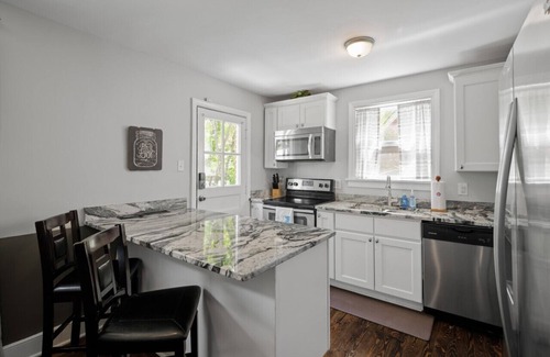 Forest Hill Terrace House | Private House & Yard Central Location to all RVA