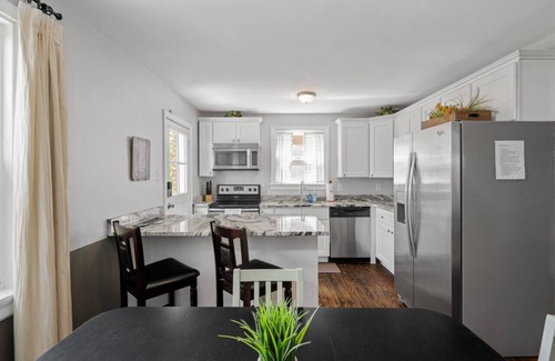 Forest Hill Terrace House | Private House & Yard Central Location to all RVA