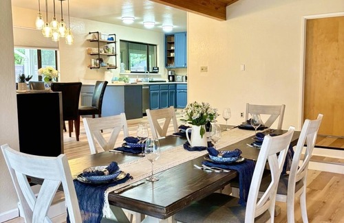 Somerset House | Private hse on 25 acre vineyard with stunning views of rolling country hills.
