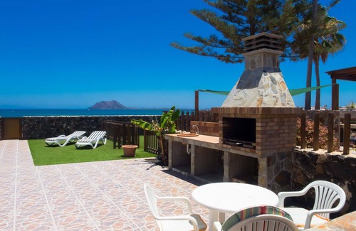 Corralejo Villa | Private, independent villa on the first line, terrace and tranquilityn