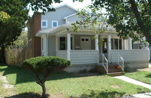 Country Club Estates House | Private-Indoor-Pool, 9BR & 6bth, 3 blks fr Beach & Nightlife too!