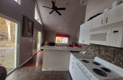 White Lake Cabin | Private Island Getaway. 360 Water views. PONTOON BOAT INCLUDED!