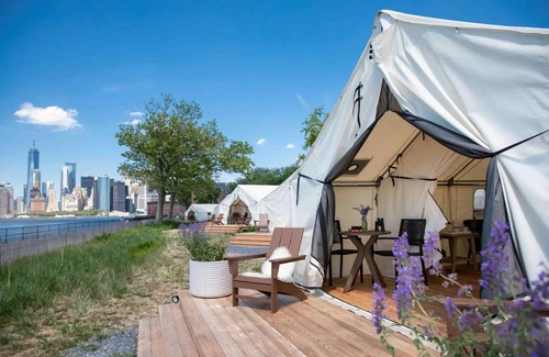 Manhattan Cabin | Private Island Glamping + Lady Liberty View