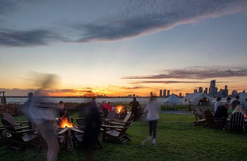 Manhattan Cabin | Private Island Glamping + Lady Liberty View
