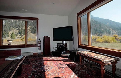 Porcupine Park House | Private Island in Big Sky-Great Fishing & Hunting