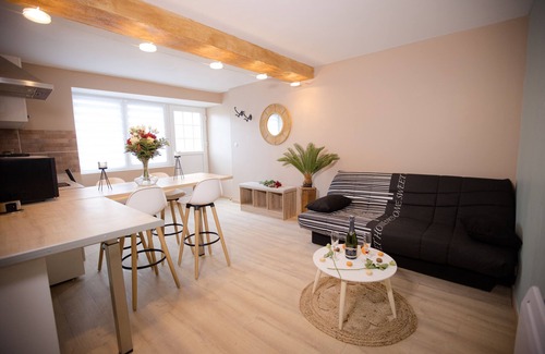 Saint-Jean-Bonnefonds Apartment | ♥︎ PRIVATE JACUZZI/WIFI/4K UHD TV/NETFLIX… ♥︎