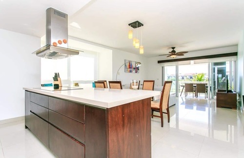 Luis Donaldo Colosio Condo | Private Jacuzzi | Infinity Pool | Beach | Terrace