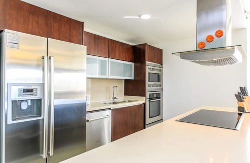 Luis Donaldo Colosio Condo | Private Jacuzzi | Infinity Pool | Beach | Terrace