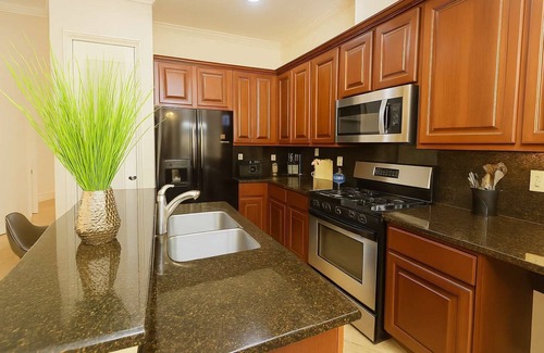 Woodlake - Briar Meadow House | Private Jacuzzi Gem | Galleria | Sleeps 8