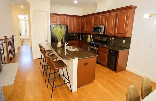 Woodlake - Briar Meadow House | Private Jacuzzi Gem | Galleria | Sleeps 8