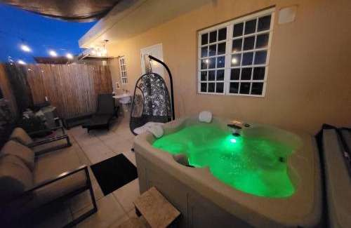 Bucana Apartment | Private Jacuzzi Oasis with Mountain Views and FREE Parking