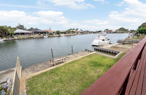 South Yunderup House | Private Jetty | Family & Pet-Friendly Retreat