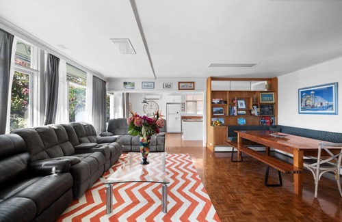 Highett House | Private king guest suite w/free parking