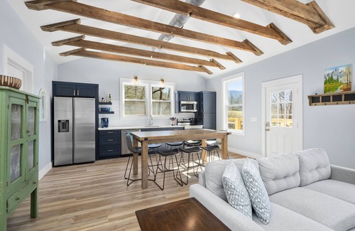 Old Fort House | Private, King, Newly Renovated Farmhouse, Mountain and Creek Views, Fire pit