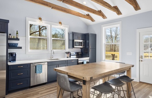Old Fort House | Private, King, Newly Renovated Farmhouse, Mountain and Creek Views, Fire pit