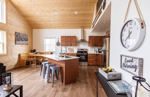 Phelps House | Private Lake Access! Kayaks&Paddleboards! Sleeps9!