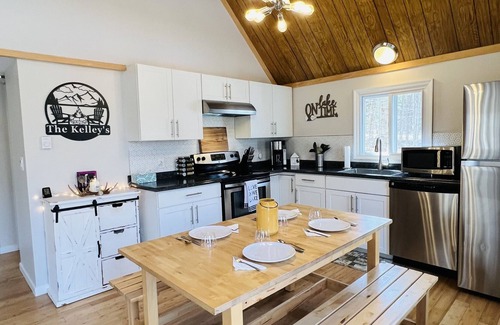 Thornhurst Ski Chalet | Private Lake Chalet w/ Heated Pools, Beach & Firepit!