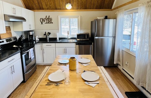 Thornhurst Ski Chalet | Private Lake Chalet w/ Heated Pools, Beach & Firepit!