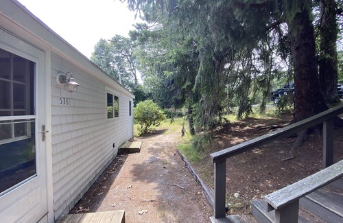 Centerville Cottage | Private Lake Front Cottage