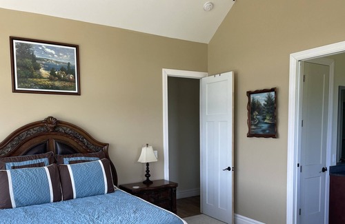 Dry Ridge House | Private Lake Front Getaway with Amazing views mins from ARK